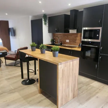 Lägenhet Suite R&B Avec Terrasse -5 Mins Gare - Rue Calme Dans Centre Ville Charleville-Mézières