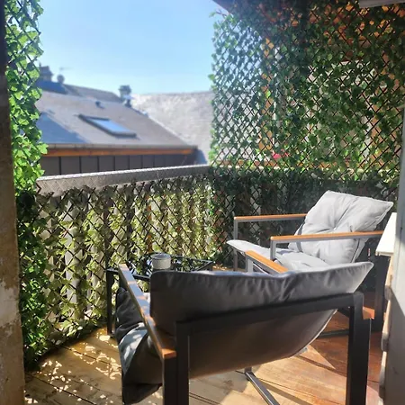 شقة R&b Avec Terrasse -5 Mins Gare - Rue Calme Dans Centre *