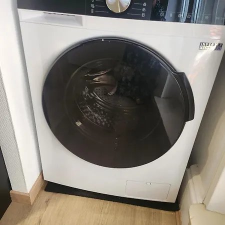R&b Avec Terrasse -5 Mins Gare - Rue Calme Dans Centre شقة *
