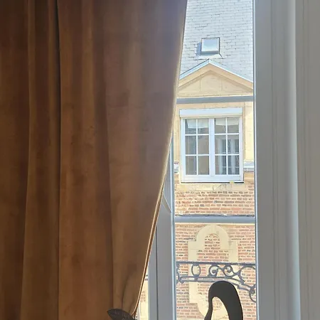 شقة R&b Avec Terrasse -5 Mins Gare - Rue Calme Dans Centre *