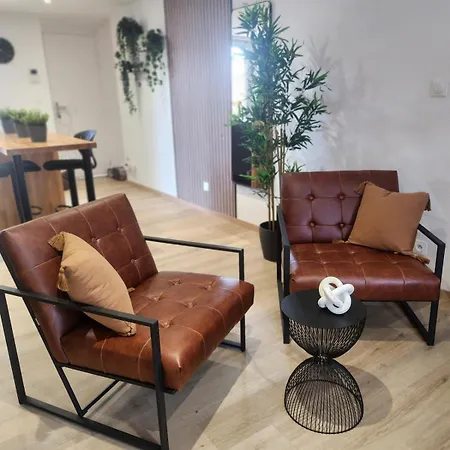 R&b Avec Terrasse -5 Mins Gare - Rue Calme Dans Centre Charleville-Mézières