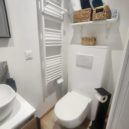 Lägenhet Suite R&B Avec Terrasse -5 Mins Gare - Rue Calme Dans Centre Ville Charleville-Mézières