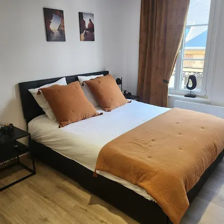 R&b Avec Terrasse -5 Mins Gare - Rue Calme Dans Centre شقة