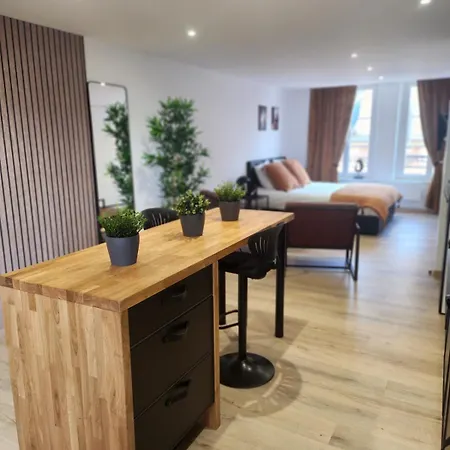 Suite R&B Avec Terrasse -5 Mins Gare - Rue Calme Dans Centre Ville Charleville-Mézières