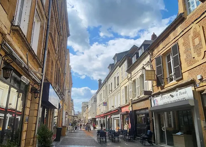 Appartement R&b Avec Terrasse -5 Mins Gare - Rue Calme Dans Centre Charleville-Mézières