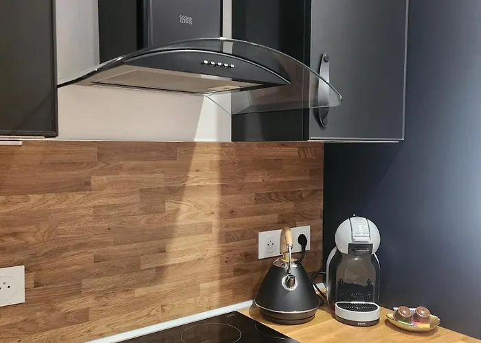 Appartement R&b Avec Terrasse -5 Mins Gare - Rue Calme Dans Centre Charleville-Mézières