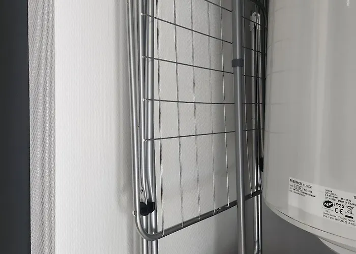 R&b Avec Terrasse -5 Mins Gare - Rue Calme Dans Centre *