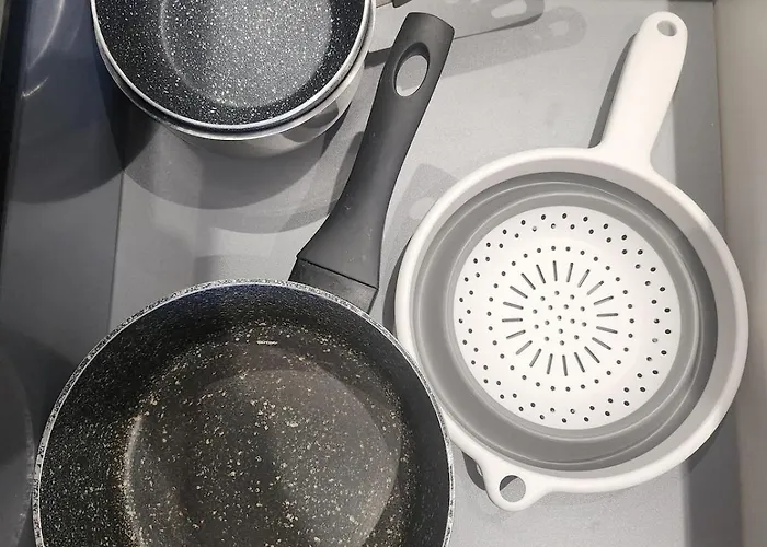 R&b Avec Terrasse -5 Mins Gare - Rue Calme Dans Centre