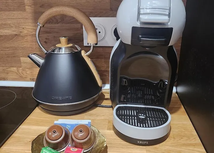 R&b Avec Terrasse -5 Mins Gare - Rue Calme Dans Centre Appartement Charleville-Mézières