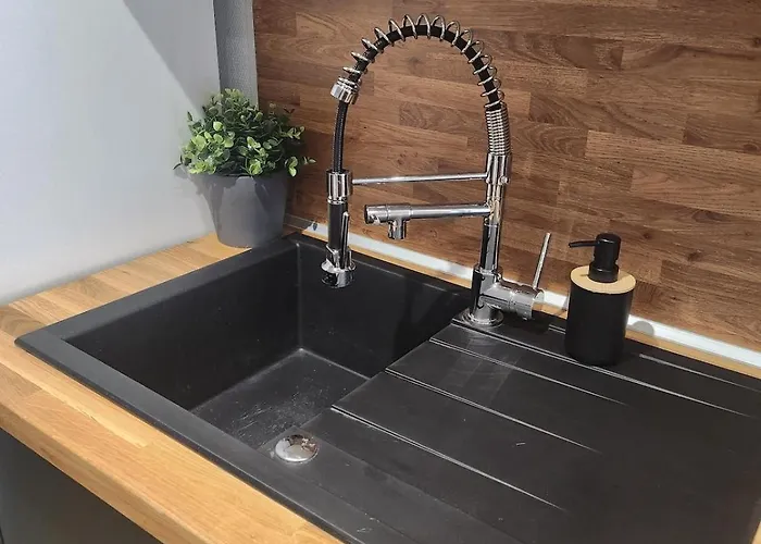 R&b Avec Terrasse -5 Mins Gare - Rue Calme Dans Centre Appartement *