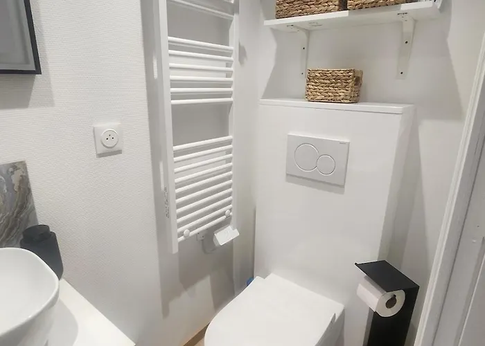 Appartement R&b Avec Terrasse -5 Mins Gare - Rue Calme Dans Centre Charleville-Mézières