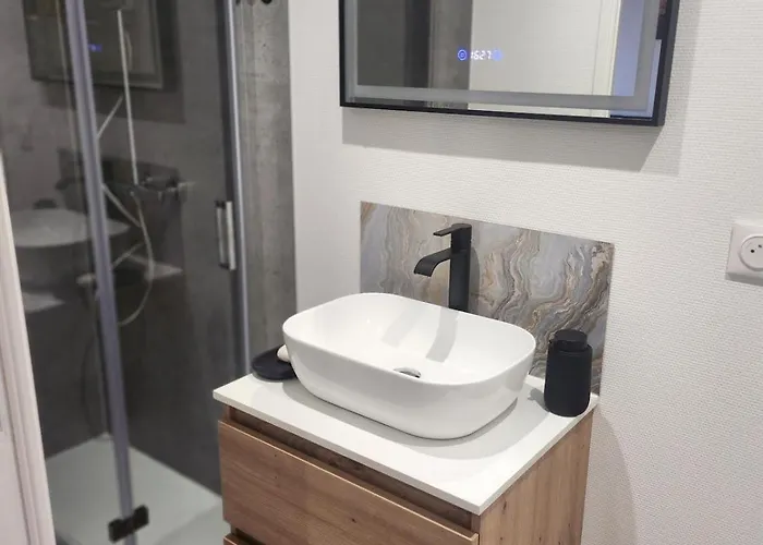 R&b Avec Terrasse -5 Mins Gare - Rue Calme Dans Centre * Charleville-Mézières