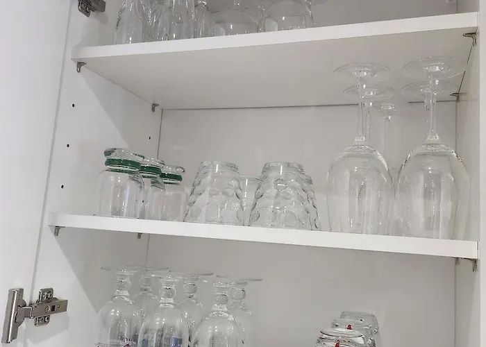 R&b Avec Terrasse -5 Mins Gare - Rue Calme Dans Centre